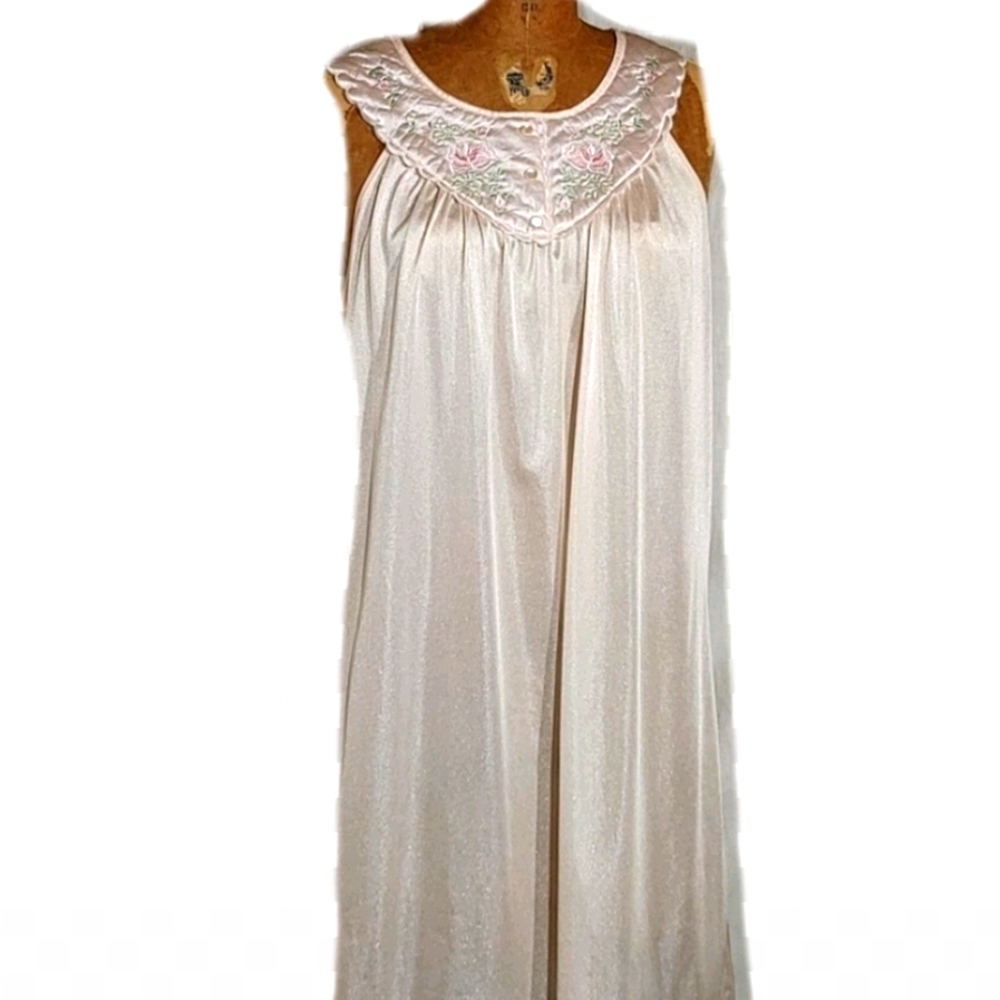 Vintage Quiet Moments night gown chemise- no wild moments w this